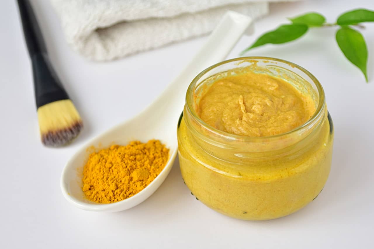 Turmeric facemasks for glowing skin